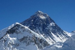 Британски пътешественик пенсионер качи Еверест