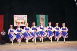 "Лъжанчета” представи три танца в конкурса “Децата на България танцуват”