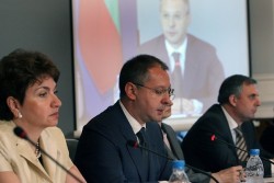 Станишев представи отчета на правителството за работата му