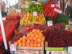 Местни търговци правят отстъпки от цените на сезонните плодове