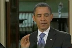 Обама размаза муха по време на интервю