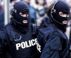 Преправено газово оръжие и наркотици откриха полицаи от ОДМВР-София при две полицейски акции