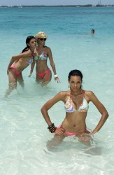 Първата фотосесия на кандидатките за "Мис Вселена 2009"