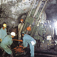 Вече 1200 са съкратените в минната индустрия