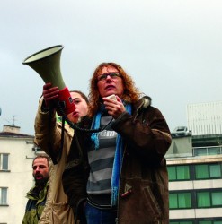 Бившата еколожка на  Ботевград Албена Симеонова начело на протеста срещу АЕЦ „Белене”