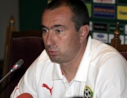 Мъри Стоилов: Черна гора е много силен отбор, паднем ли приключваме