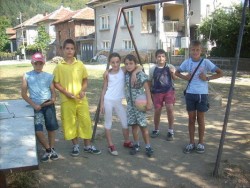 Децата ни удариха у земята