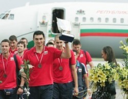 Посрещнаха волейболистите като Богове в София