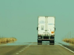 ТИР е аварирал на пътя Ботевград-Мездра