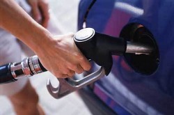 Търговците на течни горива тестово подават данни в НАП
