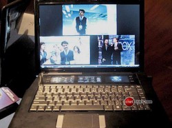 Intel показа лаптоп с четири дисплея четири 