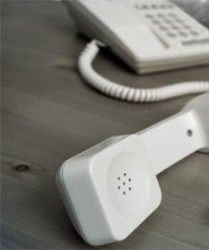 Измамиха три учителки по телефона