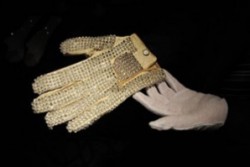 Ръкавицата на Джако продадена за 350 000 долара
