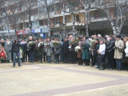 Ботевградчани сведоха глави пред паметника на Стамен Панчев