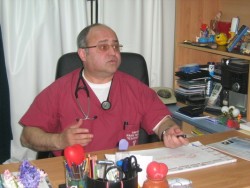 Д-р Филев е предложил на двама местни лекари да започнат работа в болницата
