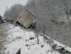 Шофьорът на катастрофиралия ТИР на АМ “Хемус” не е пострадал