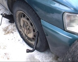 Срязаха гумите на колите, паркирани пред блок на ул. „Дондуков”