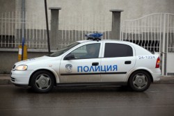 Мъж на 40 г. преби 12-годишен на спирка в София 