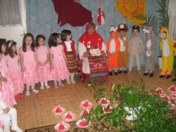 Децата от ЦДГ “Славейче” посрещнаха Баба Марта