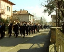 Повече от 500 ботевградчани участваха в шествието от площада до църквата „Свето Вознесение”