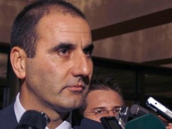 Намерили нотариални актове у задържания полицай