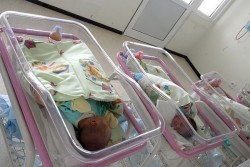 Бум на раждания на близнаци и тризнаци през 2009-а