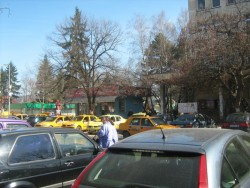 Таксиметрови шофьори: Всеки месец плащаме такса за стоянки, а няма къде спрем