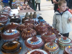 Най-големият пазар на керамични изделия е в Ботевград, според грънчар от Троян
