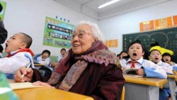 102-годишна баба стана първолак