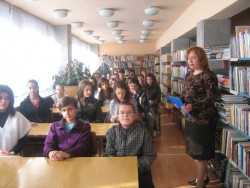 Гимназисти гостуваха в библиотеката по повод Деня на книгата и авторското право