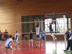 ДЕВОЙКИТЕ 8-10 КЛАС НА СОУ "ХРИСТО ЯСЕНОВ" ОТИВАТ НА ФИНАЛИ