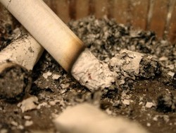 Депутатите либерализираха забраната за тютюнопушене на обществени места 