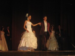 Гимназисти показа новата линия облекла за пролетно-летния сезон