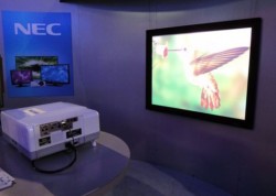 NEC правят най-яркия LED проектор в света 