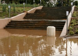 Смолян под вода, в София дъждът спира тролеи 