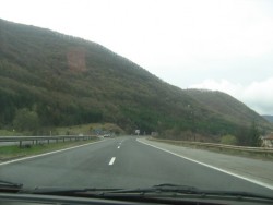 Магистрални полицаи задържаха лица, задигнали дамска чанта