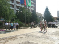 Ботевградчани се поклониха пред паметника на Васил Левски