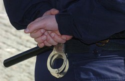 Разярен търговец преби граничен полицай