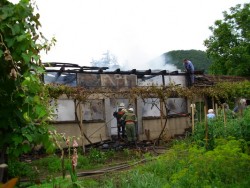 Пожар избухна в работилница за бъчви във Врачеш