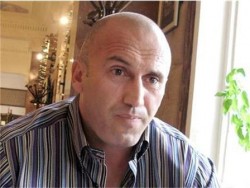 Собственикът на “Най клуб” продава заведенията си