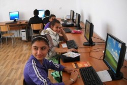 Ромски девойки не ходят на училище, за да не ги откраднат за булки