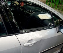 Въоръжена група преби и ограби двама турци