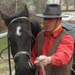 Здравко Лесичков, собственик на конна база Скравена: Отношението към бездомните коне е ужасно, а те изпитват същите емоции като хората