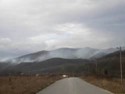 Пожарите в Етрополския Балкан се разгарят отново