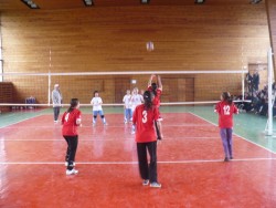 ВОЛЕЙБОЛИСТИТЕ ОТ ВК"ЕТРОПОЛЕ"-ОБЛАСТНИ ПЪРВЕНЦИ