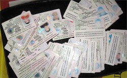 Шестмесечният срок за удължаване на валидността на лични карти и свидетелствата за управление на МПС важи само за документите, изтичащи през 2010 г.
