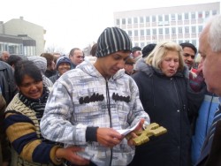 24-годишният Николай Върбанов извади светия кръст от градския шадраван
