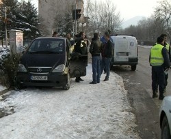 Три коли се удариха на светофара на бул. “България”
