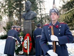 Почит, венци и гвардейци за Ботев