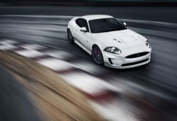 Jaguar представя подобрения XKR-S